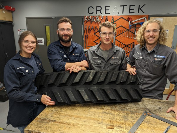 Les &eacute;tudiants et &eacute;tudiantes Gabrielle Mallette, Charles-&Eacute;tienne Gauthier, Antoine Faivre et Olivier Duhamel font partie de l'&eacute;quipe de recherche.&nbsp;