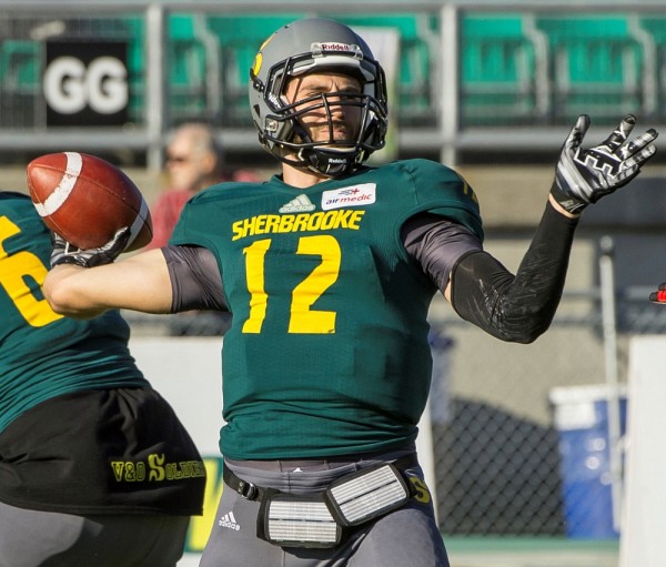 J&eacute;r&eacute;mi Roch franchira bient&ocirc;t le cap des 10 000 verges de gain par la passe en carri&egrave;re sur la sc&egrave;ne du football universitaire canadien.