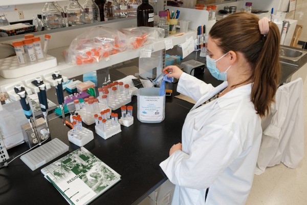 Habituellement jet&eacute;s, des r&eacute;sidus de laboratoires ont &eacute;t&eacute; amass&eacute;s afin d'&ecirc;tre revaloris&eacute;s dans le cadre du projet pilote.