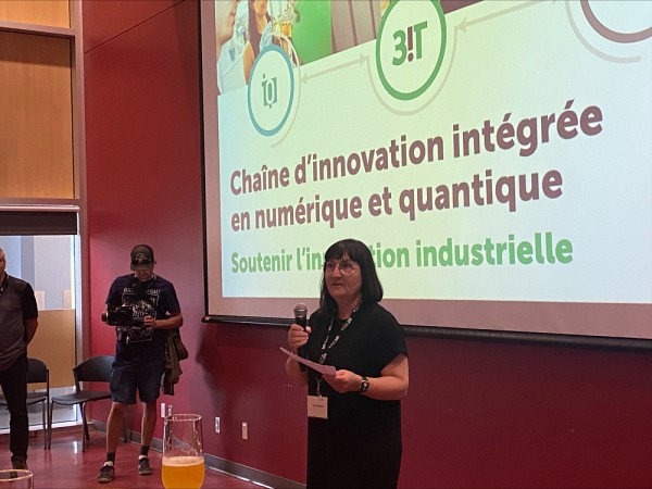 Val&eacute;rie Oberson, de IBM Bromont, faisait partie des partenaires ayant t&eacute;moign&eacute; de la valeur ajout&eacute;e de la Chaine d'innovation int&eacute;gr&eacute;e en num&eacute;rique et quantique.