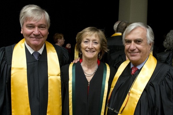 Trois personnalit&eacute;s li&eacute;es &agrave; notre universit&eacute;: Paul Gobeil, Grand ambassadeur de l'UdeS, Marie Deschamps, docteur d'honneur en droit, et J. Denis B&eacute;lisle, Ambassadeur nomm&eacute; par la Facult&eacute; d'administration.