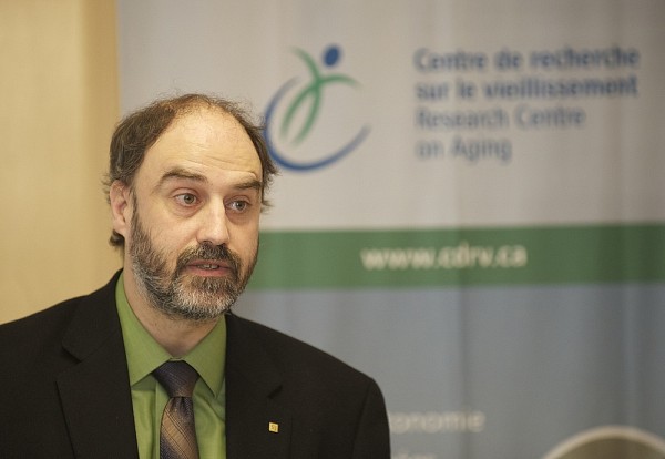 Le vice-recteur &agrave; la recherche Jacques Beauvais