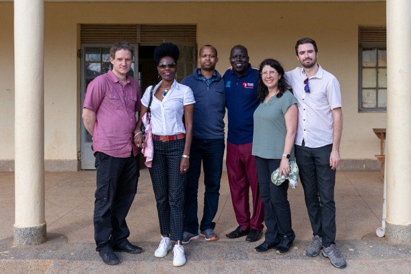 Visite de l'&eacute;cole secondaire de Nakivale en compagnie de son directeur, M. Patrick Kalman.