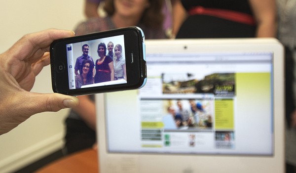 Quelques-uns des artisans ayant con&ccedil;u la nouvelle page d&rsquo;accueil.