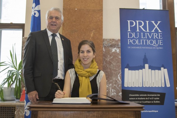 Josianne Dub&eacute;, finaliste pour le Prix de la Fondation Jean-Charles-Bonenfant 2018, en compagnie du vice-pr&eacute;sident de l&rsquo;Assembl&eacute;e nationale, le d&eacute;put&eacute; Fran&ccedil;ois Gendron.