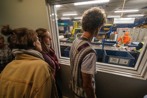 Dans le cadre du cours&nbsp;Enjeux contemporains environnementaux, la sensibilisation passe par des activit&eacute;s concr&egrave;tes, comme cette visite &agrave; R&eacute;cup Estrie en septembre 2024.