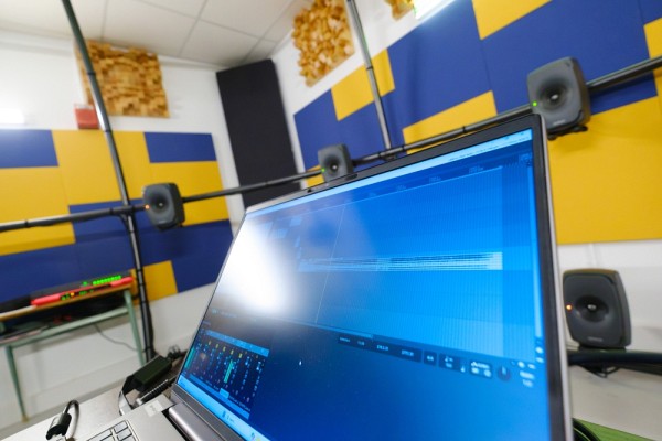 Le laboratoire sera notamment utilis&eacute; comme lieu de recherche et de cr&eacute;ation en musique immersive et en enregistrement.