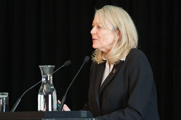 Denyse R&eacute;millard, vice-rectrice &agrave; l&rsquo;administration et au d&eacute;veloppement durable