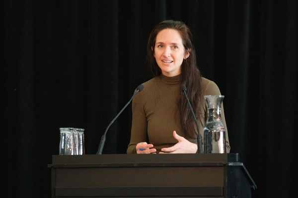 Val&eacute;riane Champagne St-Arnaud, une des sp&eacute;cialistes ayant la parole lors du lancement de la plateforme, qui s'est d&eacute;roul&eacute; en simultan&eacute;e sur le Campus principal, le Campus de Longueuil et le Campus de la sant&eacute;. 