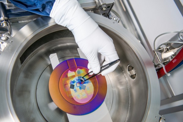 La recherche partenariale, qui permet de jeter des ponts entre les laboratoires et l'industrie, est une force vive &agrave; l'UdeS. 