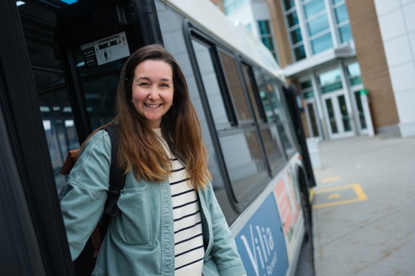 Pour Marianne Dallaire, l'autobus est un choix &eacute;vident pour se d&eacute;placer au Campus principal.