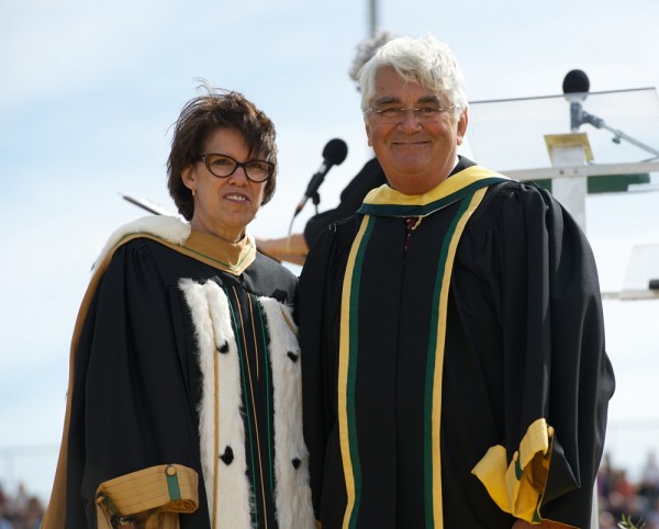 La rectrice Luce Samoisette et Pierre-Andr&eacute; C&ocirc;t&eacute;, docteur d'honneur en droit