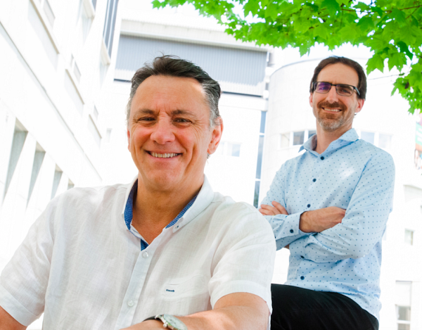 Le Pr&nbsp; Leduc et Pierre-Luc Boudreault, du laboratoire Marsault &agrave; l'IPS