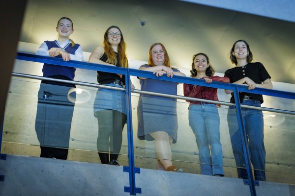 L&rsquo;IRCUS tient &agrave; remercier chaleureusement les membres du comit&eacute; organisateur responsables du succ&egrave;s de cette deuxi&egrave;me &eacute;dition (de gauche &agrave; droite) :&nbsp;Fr&eacute;d&eacute;rique Goulet (&eacute;tudiante &agrave; la ma&icirc;trise dans le laboratoire du Pr Fran&ccedil;ois Bachand), Zo&eacute; Gerber (doctorante dans le laboratoire de la Pre Marilyne Labrie), Pre V&eacute;ronique Giroux (responsable), Emma Delannoy (doctorante dans le laboratoire du Pr Mathieu Quesnel-Valli&egrave;res) et Molly Sedeuil (doctorante dans le laboratoire de la Pre V&eacute;ronique Giroux).