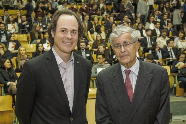Le doyen S&eacute;bastien Lebel-Grenier en compagnie de l'honorable juge Louis LeBel.