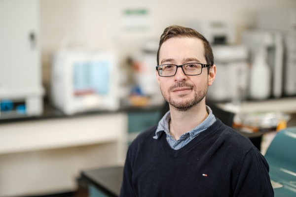 Marc-Antoine Lauzon, professeur-chercheur au D&eacute;partement de g&eacute;nie chimique et de g&eacute;nie biotechnologique, membre du Centre de recherche sur le vieillissement du CIUSSS de l'Estrie&nbsp;&ndash; CHUS.Photo : Michel Caron - UdeS