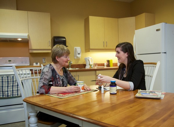 La g&eacute;riatrie et la g&eacute;rontologie sociale visent &agrave; pr&eacute;server la sant&eacute; et la qualit&eacute; de vie et le vieillissement actif. Photo UdeS prise en 2014.
