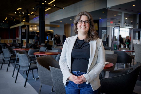 Caroline Dubois s&rsquo;investit depuis 25 ans avec g&eacute;n&eacute;rosit&eacute;, rigueur et cr&eacute;ativit&eacute; dans la r&eacute;ussite &eacute;tudiante et l&rsquo;am&eacute;lioration des cours et des programmes vou&eacute;s &agrave; la ma&icirc;trise de la langue fran&ccedil;aise.