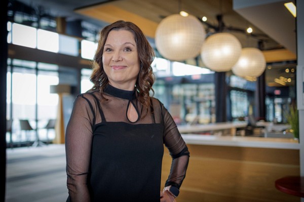 Caroline Dubois travaille depuis 25 ans comme agente d'administration au Bureau de la registraire, devenu en quelque sorte une deuxi&egrave;me famille pour elle.