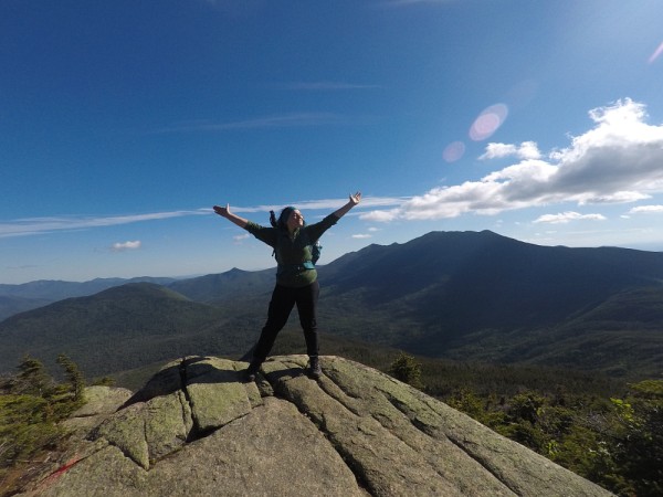 Anabelle, fi&egrave;re d'avoir accompli l'un de ses nombreux exploits sportifs.