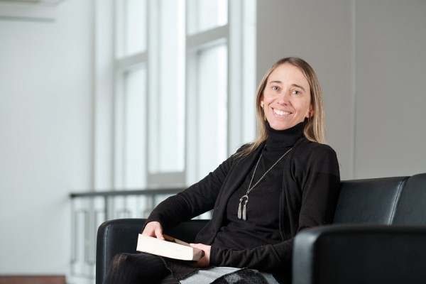 Sp&eacute;cialiste de la psychologie humaniste, la professeure Anne Brault-Labb&eacute;, du D&eacute;partement de psychologie, dirige le&nbsp;Laboratoire de recherche en psychologie existentielle.