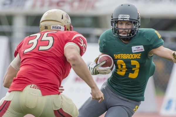 Le receveur de passes du Vert & Or Fr&eacute;d&eacute;rick Caron a inscrit un touch&eacute;, en plus de capter 5 passes pour 100 verges dans la d&eacute;faite de siens.