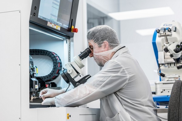 Les nouveaux espaces d'assemblage micro&eacute;lectronique se trouveront maintenant dans une salle &agrave; empoussi&egrave;rement contr&ocirc;l&eacute; de type salles blanches de classe ISO 7.