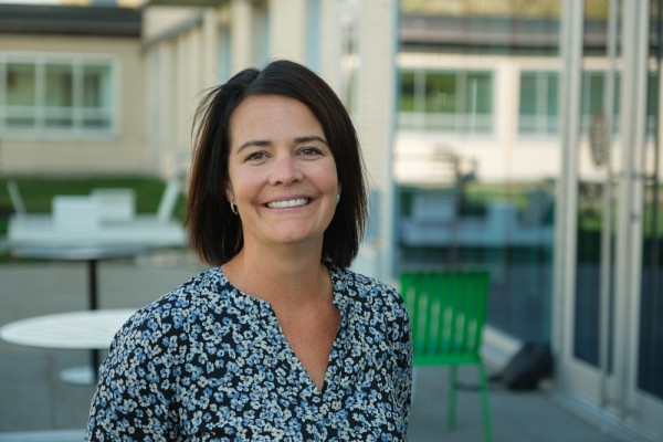 Marie-Pierre B&eacute;gin, coordonnatrice de l&rsquo;&eacute;quipe d&rsquo;intervention psychosociale, explique que celle-ci &laquo;&nbsp;peut agir comme un pont entre les divers acteurs impliqu&eacute;s aupr&egrave;s d&rsquo;une &eacute;tudiante ou d&rsquo;un &eacute;tudiant. Ce travail de concertation et de partenariat permet une r&eacute;ponse plus coh&eacute;rente et adapt&eacute;e aux besoins de la communaut&eacute; &eacute;tudiante.&nbsp;&raquo;