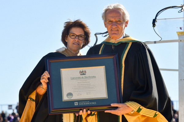 La rectrice Luce Samoisette a d&eacute;cern&eacute; un doctorat d&rsquo;honneur institutionnel au professeur&nbsp;G&eacute;rard Bouchard, historien, sociologue et &eacute;crivain. Sept personnalit&eacute;s d&rsquo;exception ont re&ccedil;u le titre de docteur honoris causa. 