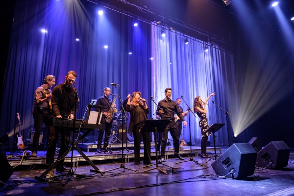 Le GCBand, groupe amateur de la Facult&eacute; de g&eacute;nie, a litt&eacute;ralement enflamm&eacute; la salle avec son interpr&eacute;tation de la chanson Celebration du groupe Kool & The Gang.