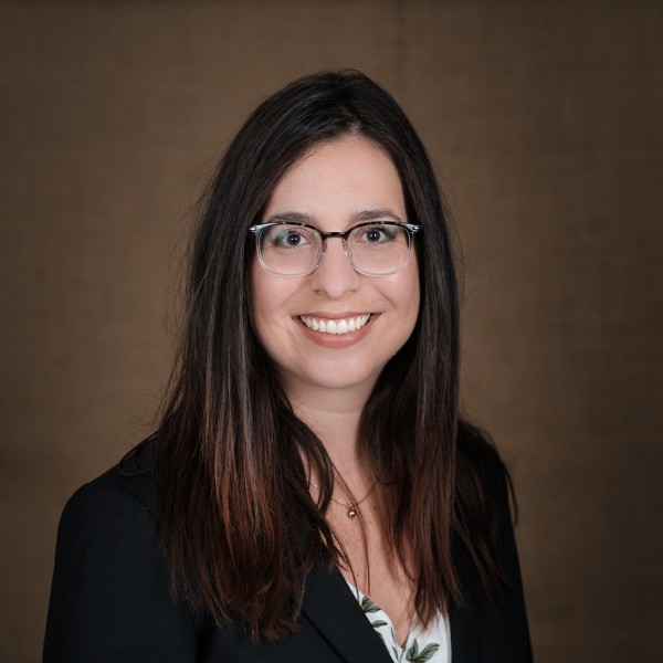 Isabelle Dufour, de l&rsquo;&Eacute;cole des sciences infirmi&egrave;res, remporte le Prix de la meilleure th&egrave;se de doctorat dans la cat&eacute;gorie M&eacute;decine et sciences de la sant&eacute;.