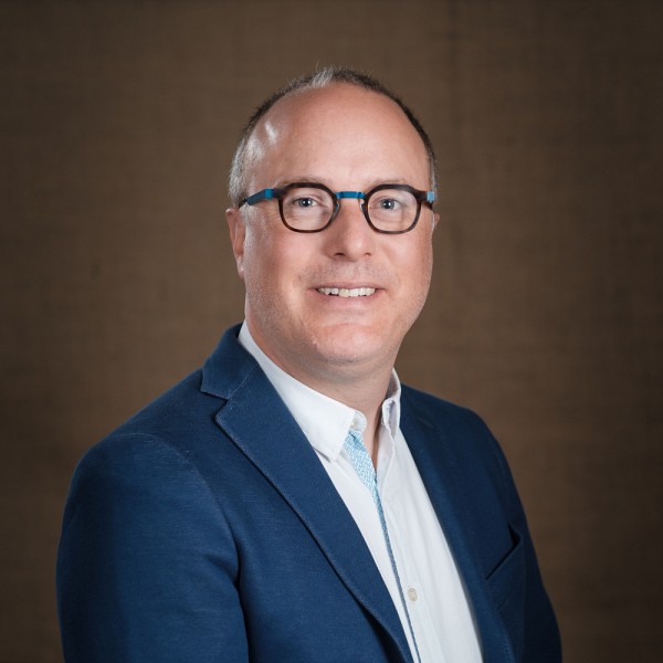 Martin L&eacute;pine, du D&eacute;partement de l&rsquo;enseignement au pr&eacute;scolaire et au primaire, remporte le Prix Tremplin dans la cat&eacute;gorie Sciences humaines et sociales.