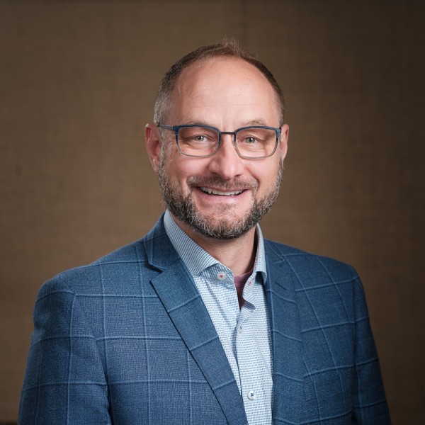 Michel Pioro-Ladri&egrave;re, du D&eacute;partement de physique, remporte le Prix de la recherche et de la cr&eacute;ation dans la cat&eacute;gorie Sciences naturelles et g&eacute;nie.