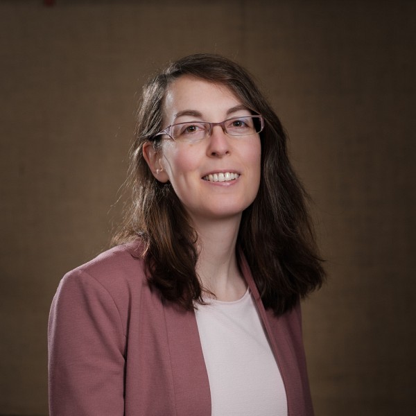 Michelle Scott, du D&eacute;partement de biochimie et de g&eacute;nomique fonctionnelle, remporte le prix Tremplin dans la cat&eacute;gorie M&eacute;decine et sciences de la sant&eacute;.