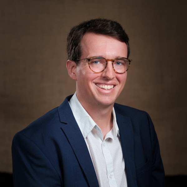 Michel-Alexandre Rioux, du D&eacute;partement de psychologie, remporte le Prix de la meilleure th&egrave;se de doctorat dans la cat&eacute;gorie Sciences humaines et sociales.