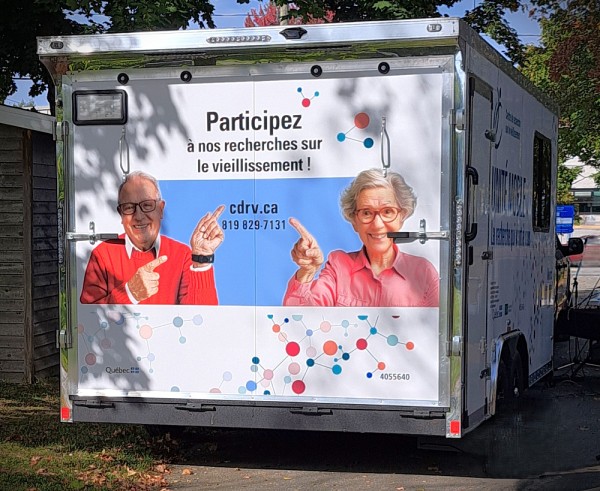L'Unit&eacute; mobile du Centre de recherche sur le vieillissement (CDRV), une nouveaut&eacute; qui&nbsp;permettra de r&eacute;aliser des &eacute;valuations &agrave; proximit&eacute; du domicile des participants, rendant la recherche plus inclusive et accessible.