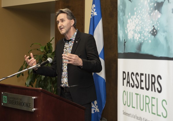 Le directeur du Centre culturel de l'UdeS, Mario Tr&eacute;panier.