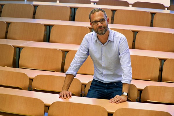 Le professeur David Koussens, titulaire de la Chaire de recherche Droit, religion et la&iuml;cit&eacute; du Centre d&rsquo;&eacute;tudes du religieux contemporain, tiendra une conf&eacute;rence sur la r&eacute;surgence de la religion catholique chez les membres des communaut&eacute;s LGBTQ du Qu&eacute;bec.