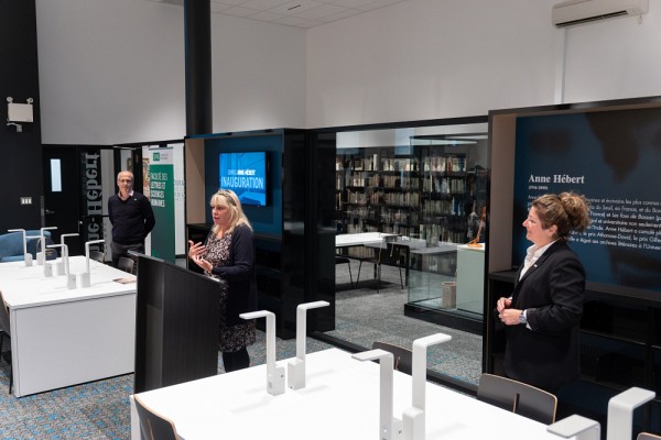 Lors de l'inauguration, en plus de la doyenne de la facult&eacute;, le recteur de l'Universit&eacute; de Sherbrooke, le Pr&nbsp;Pierre Cossette, ainsi que la directrice du Centre Anne-H&eacute;bert, la Pre&nbsp;Nathalie Watteyne, ont pris la parole.