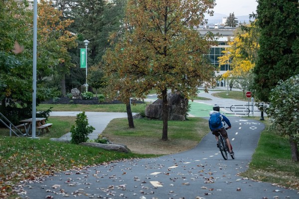 De nouveaux tron&ccedil;ons de pistes cyclables pour relier le Campus principal ont &eacute;t&eacute; ajout&eacute;s depuis 2019.