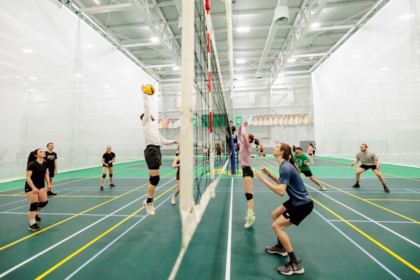 De nombreuses activit&eacute;s sportives sont offertes &agrave; la communaut&eacute; sur les trois campus.