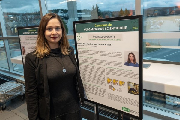 L'&eacute;tudiante Lidia Colejo Duran, &agrave; l'occasion de la C&eacute;l&eacute;bration de la recherche et des &eacute;tudes sup&eacute;rieures.