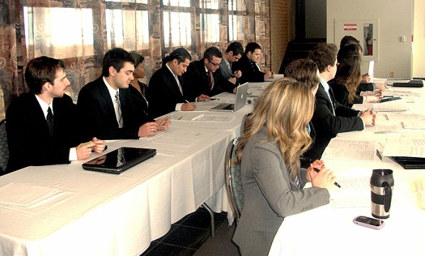 Quelque 30&nbsp;&eacute;tudiants en politique appliqu&eacute;e se sont pr&ecirc;t&eacute;s au jeu lors de la simulation parlementaire.