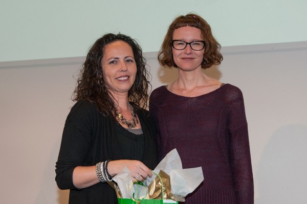 La gagnante du Grand Prix litt&eacute;raire, Isabelle Huard, en compagnie de July Gigu&egrave;re, professeure au C&eacute;gep de Sherbrooke et membre du jury.