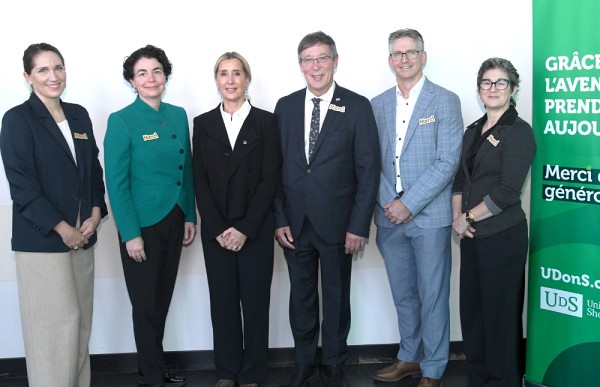 &Agrave; partir de la gauche : Pre&nbsp;Nathalie Orr Gaucher (UdeM et CHU Sainte-Justine); Pre&nbsp;Marie-Pierre Robert (doyenne, Facult&eacute; de droit, UdeS); Mme Marie-Jos&eacute;e Coutu (pr&eacute;sidente, Fondation Marcelle et Jean Coutu); Pr&nbsp;Jean-Pierre Perreault (recteur, UdeS); Pr&nbsp;Luc Touchette (doyen, Facult&eacute; d&rsquo;&eacute;ducation, UdeS); Pre&nbsp;Isabelle Lacroix (doyenne, lettres et sciences humaines, UdeS).