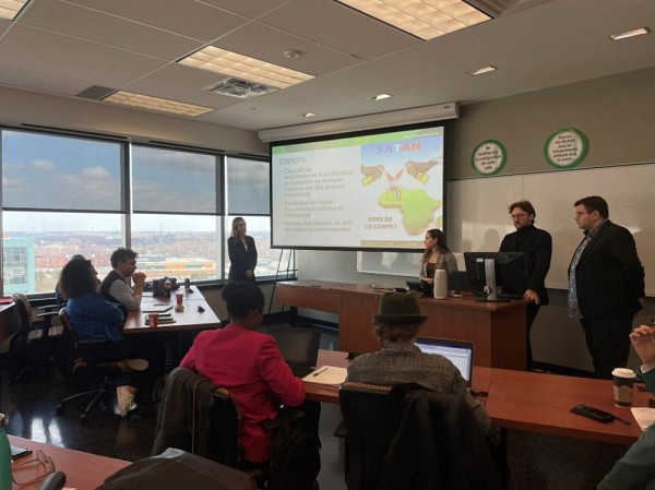 Deux groupes de personnes &eacute;tudiantes ont pu pr&eacute;senter leurs r&eacute;sultats de recherche dans le cadre des mandats r&eacute;alis&eacute;s au sein du Bureau d&rsquo;analyse en politique internationale (BAPI).