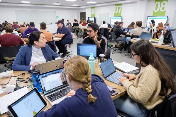 Les ODD et la question des in&eacute;galit&eacute;s sont au centre d'ateliers de d&eacute;bat organis&eacute;s par Khalid Adnane dans ses cours.