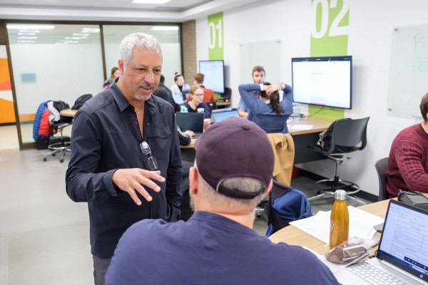 Khalid Adnane, &eacute;conomiste et enseignant &agrave; l'&Eacute;cole de politique appliqu&eacute;e, &agrave; la Facult&eacute; des lettres et sciences humaines.