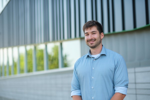 Simon Michaud, &eacute;tudiant au doctorat en g&eacute;nie &eacute;lectrique