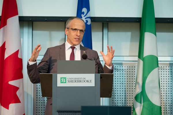 Le professeur Pierre Cossette, recteur de l'UdeS.